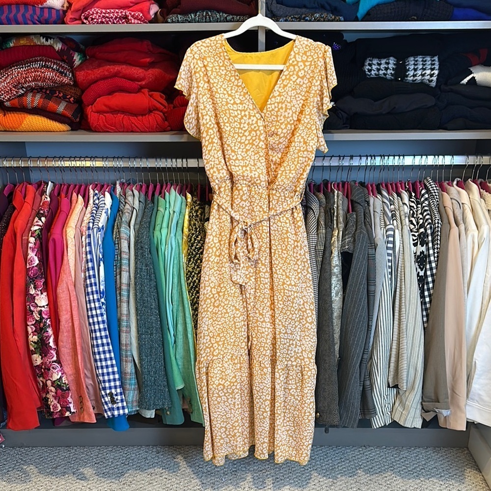 Unbranded lite peach/white print belted lined v neck ruffle sleeve midi dress S